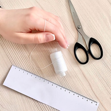 С помощью хлопчатобумажной нити